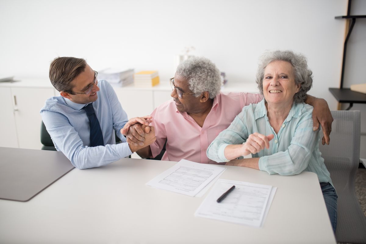 A CoverageForU licensed insurance agent reviewing coverage options with a family